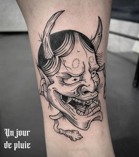 Hannya, tatouage néogravure sur jambe